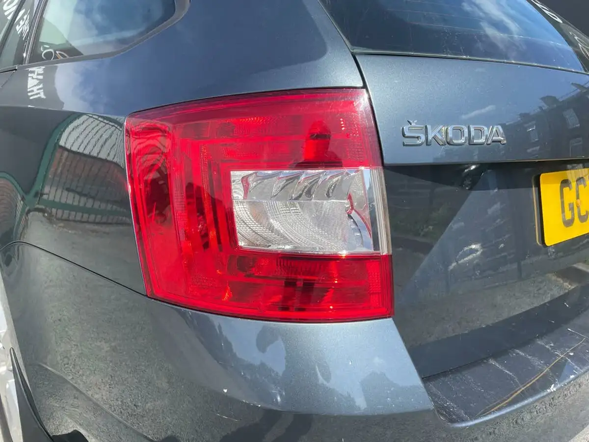 2016-skoda-octavia-20tdi-se-estate-big-69