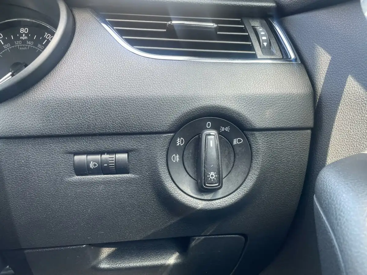 2016-skoda-octavia-20tdi-se-estate-big-17
