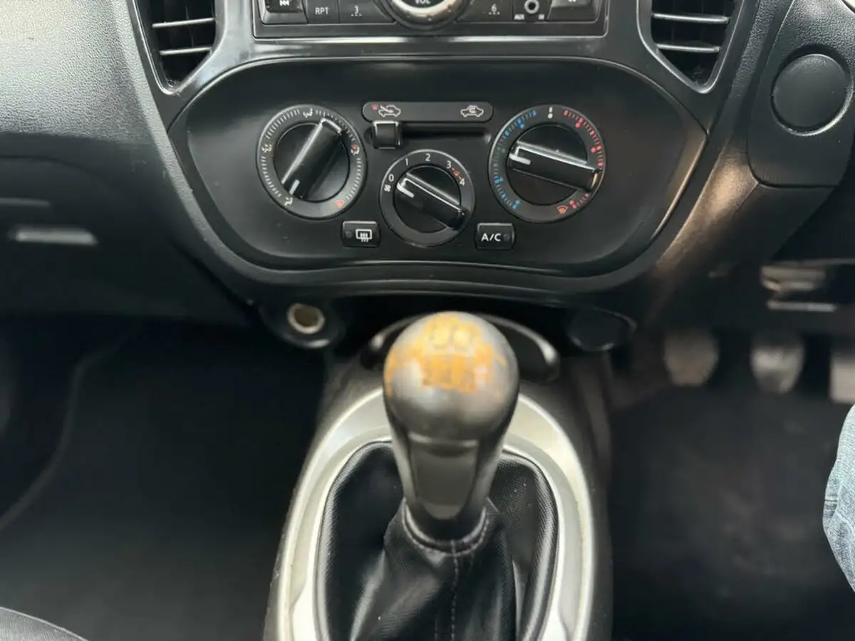 2015-nissan-juke-16-visia-big-30