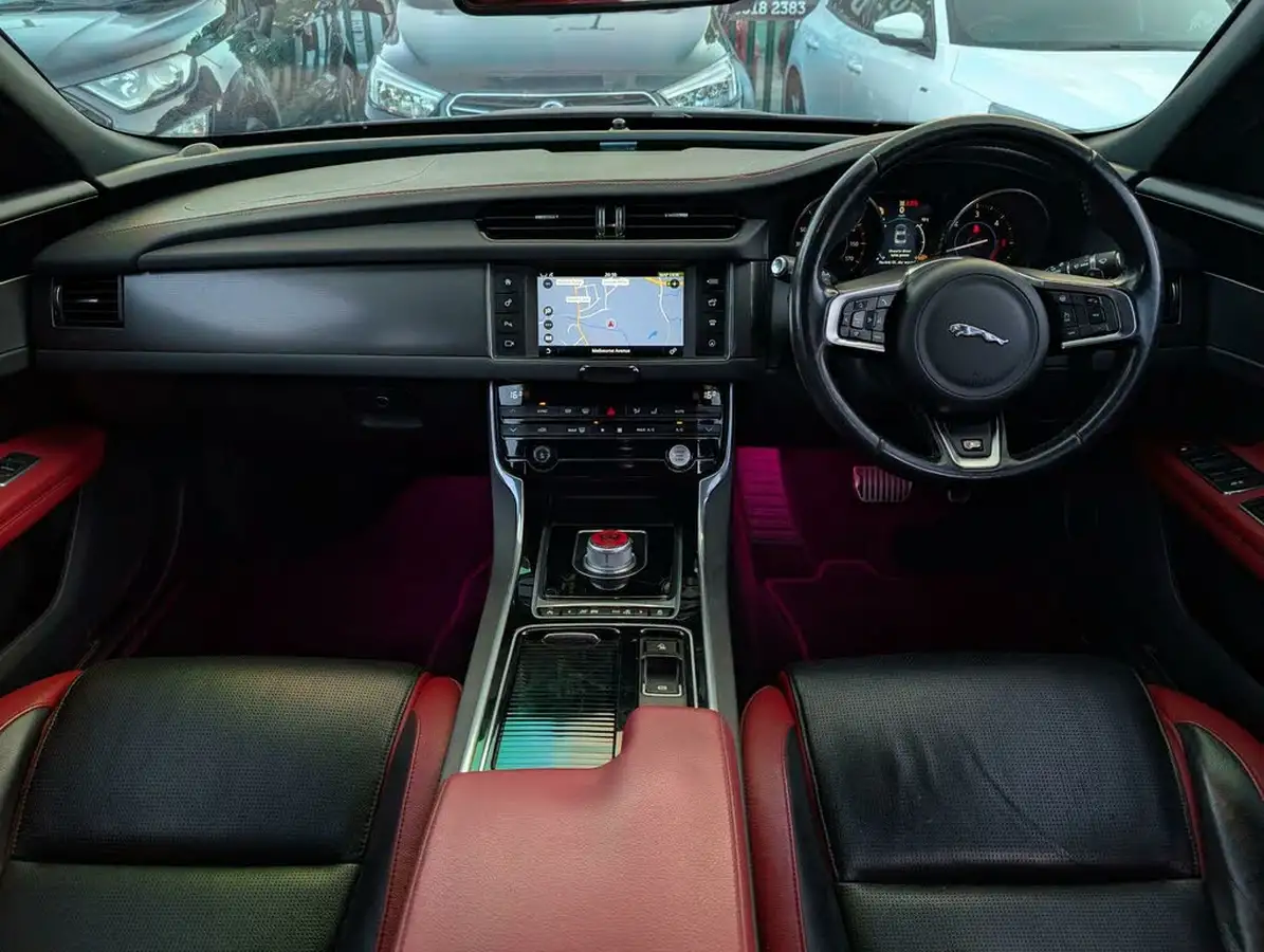 2016-jaguar-xf-30td-s-big-47