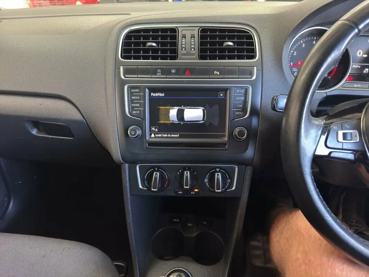 2016-volkswagen-polo-10-match-60ps-5d-big-32