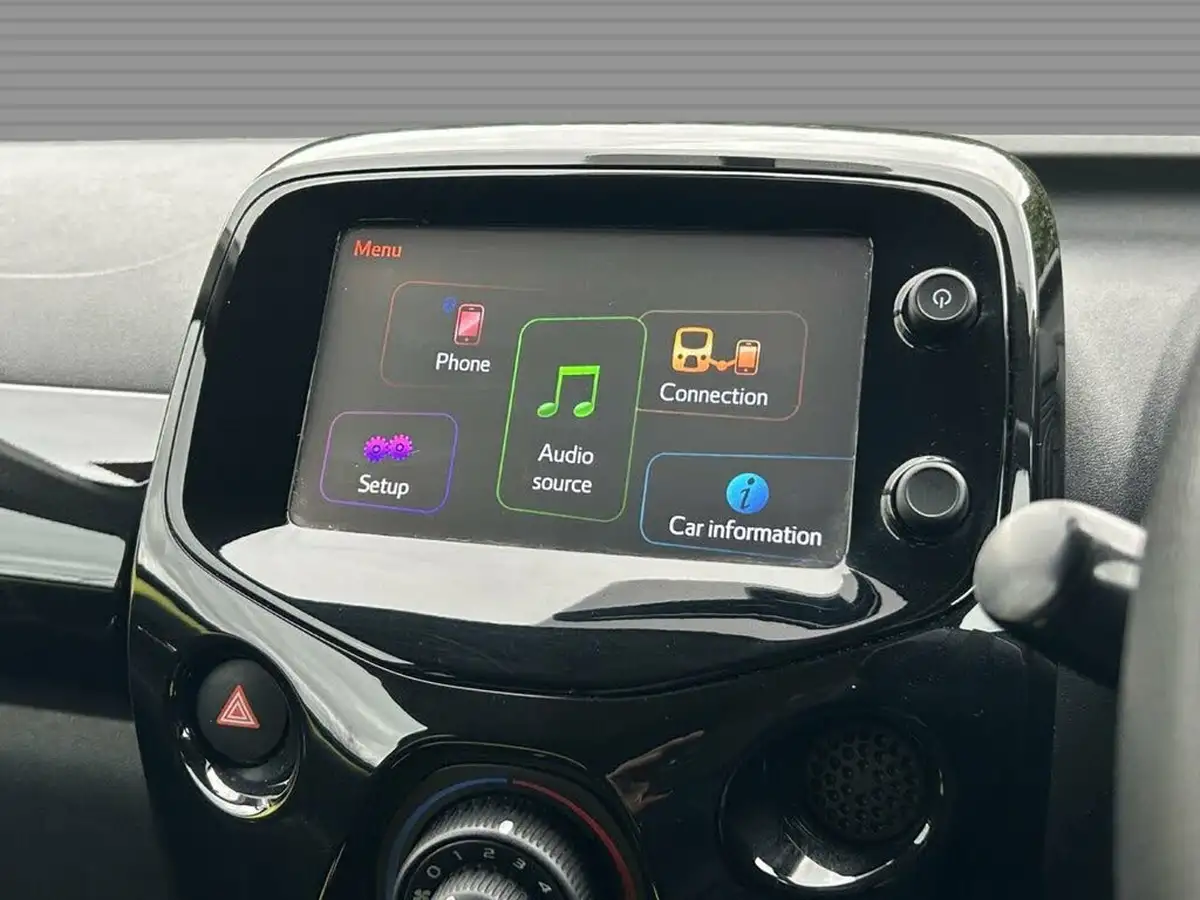 2016-toyota-aygo-10-vvt-i-x-cite-3-bi-tone-yellow-3d-big-7