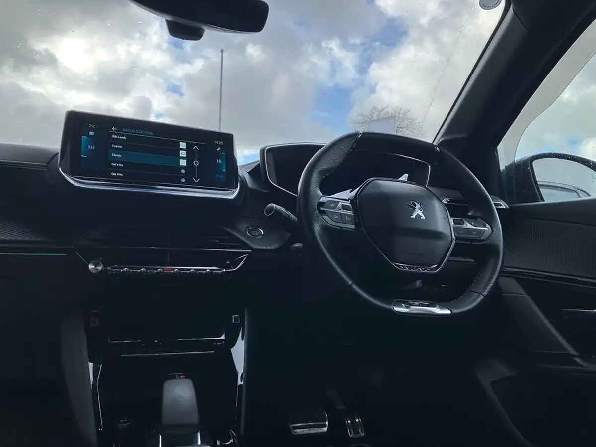 2021-peugeot-208-e-gt-premium-big-18
