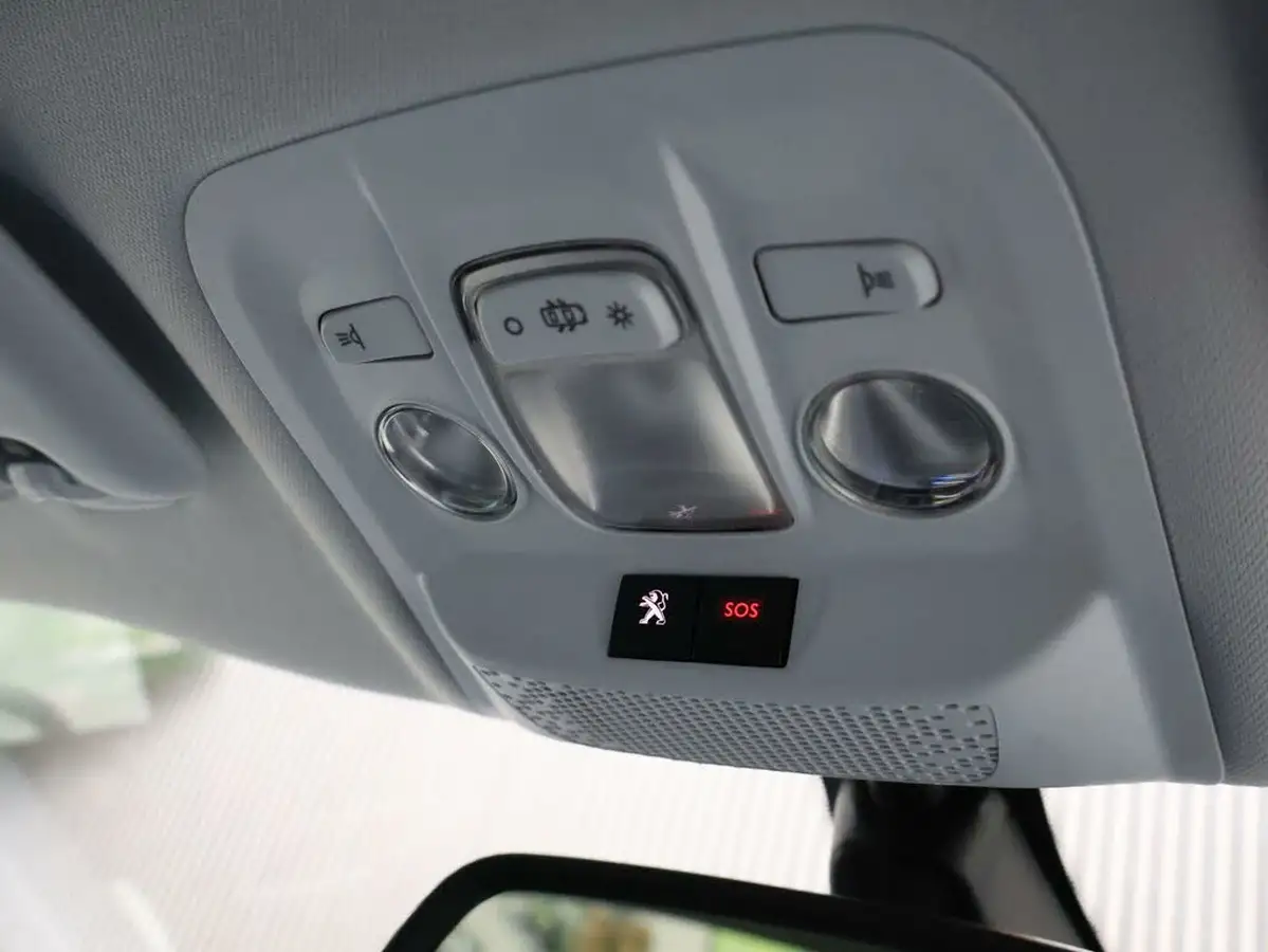 2019-peugeot-2008-suv-12-puretech-allure-premium-82bhp-big-37