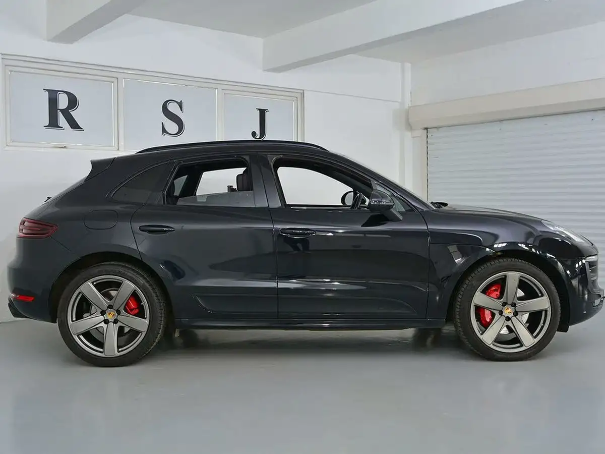 2018-porsche-macan-30-gts-big-15