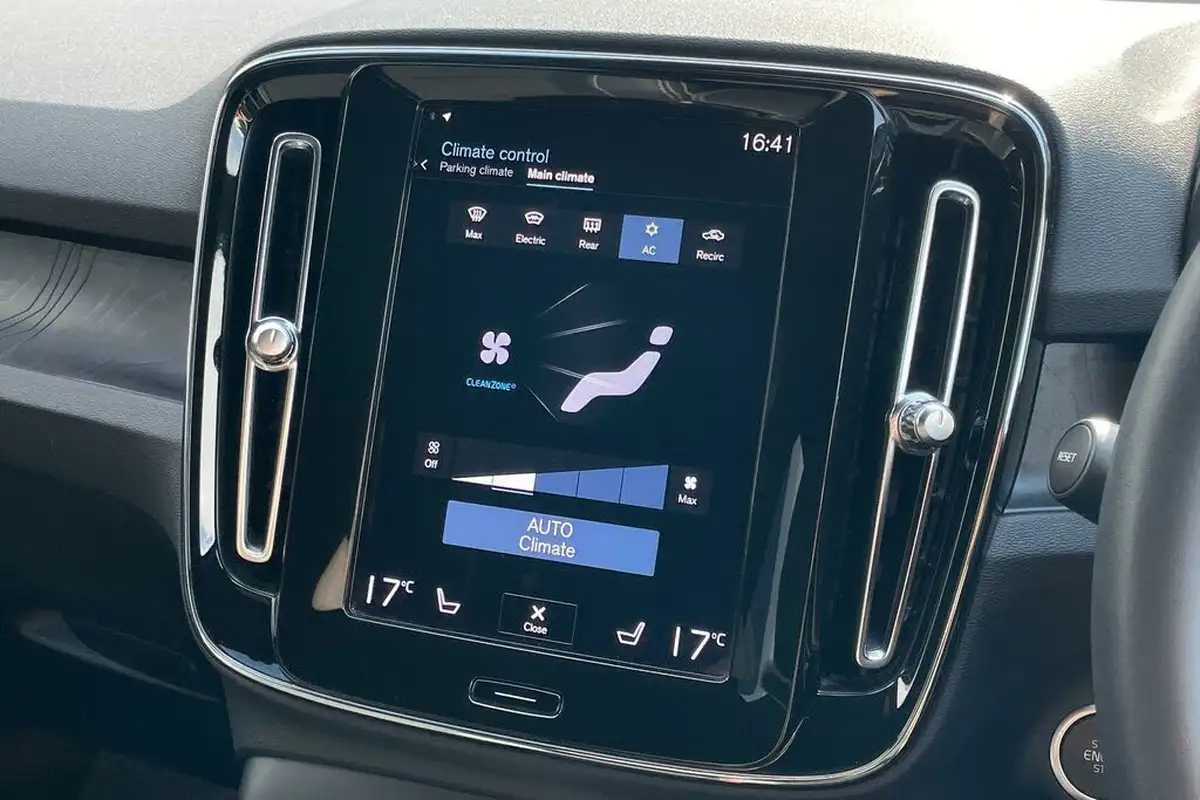 2022-volvo-xc40-15-t4-plus-big-37