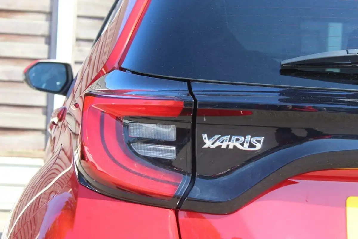 2022-toyota-yaris-cross-15-vvt-i-excel-city-packpan-roof-big-9