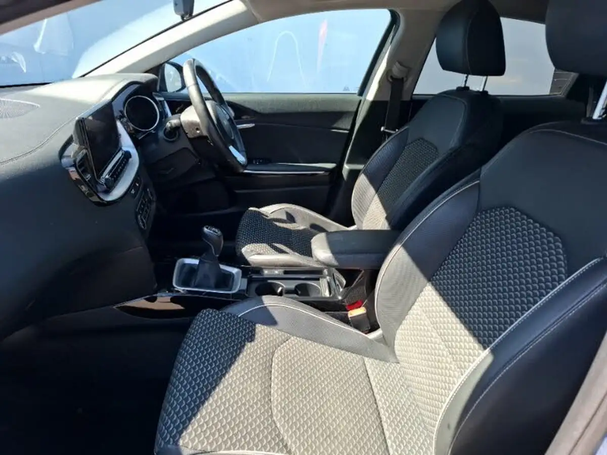 2022-kia-xceed-10-t-gdi-connect-big-4