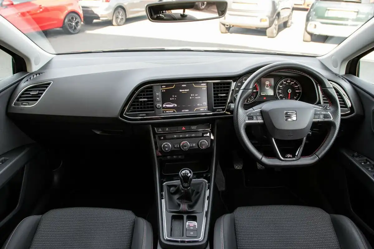 2018-seat-leon-14-tsi-fr-technology-hatchback-5d-big-3