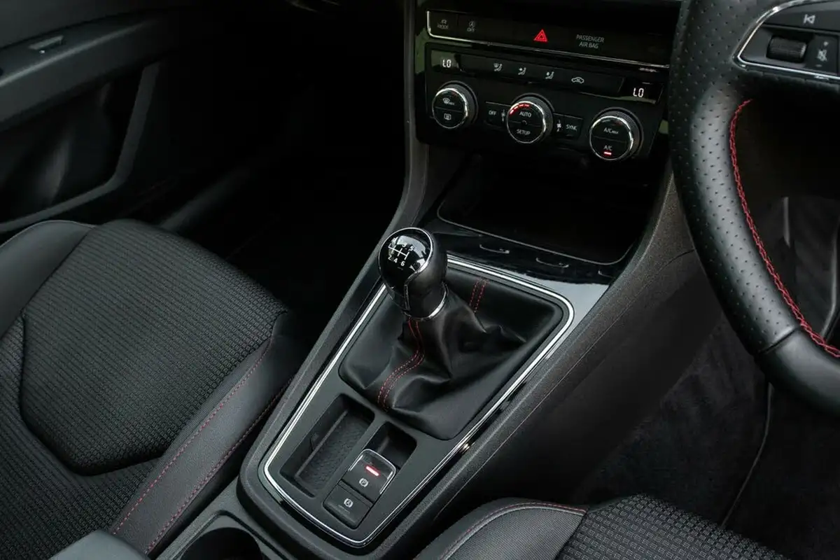 2018-seat-leon-14-tsi-fr-technology-hatchback-5d-big-31