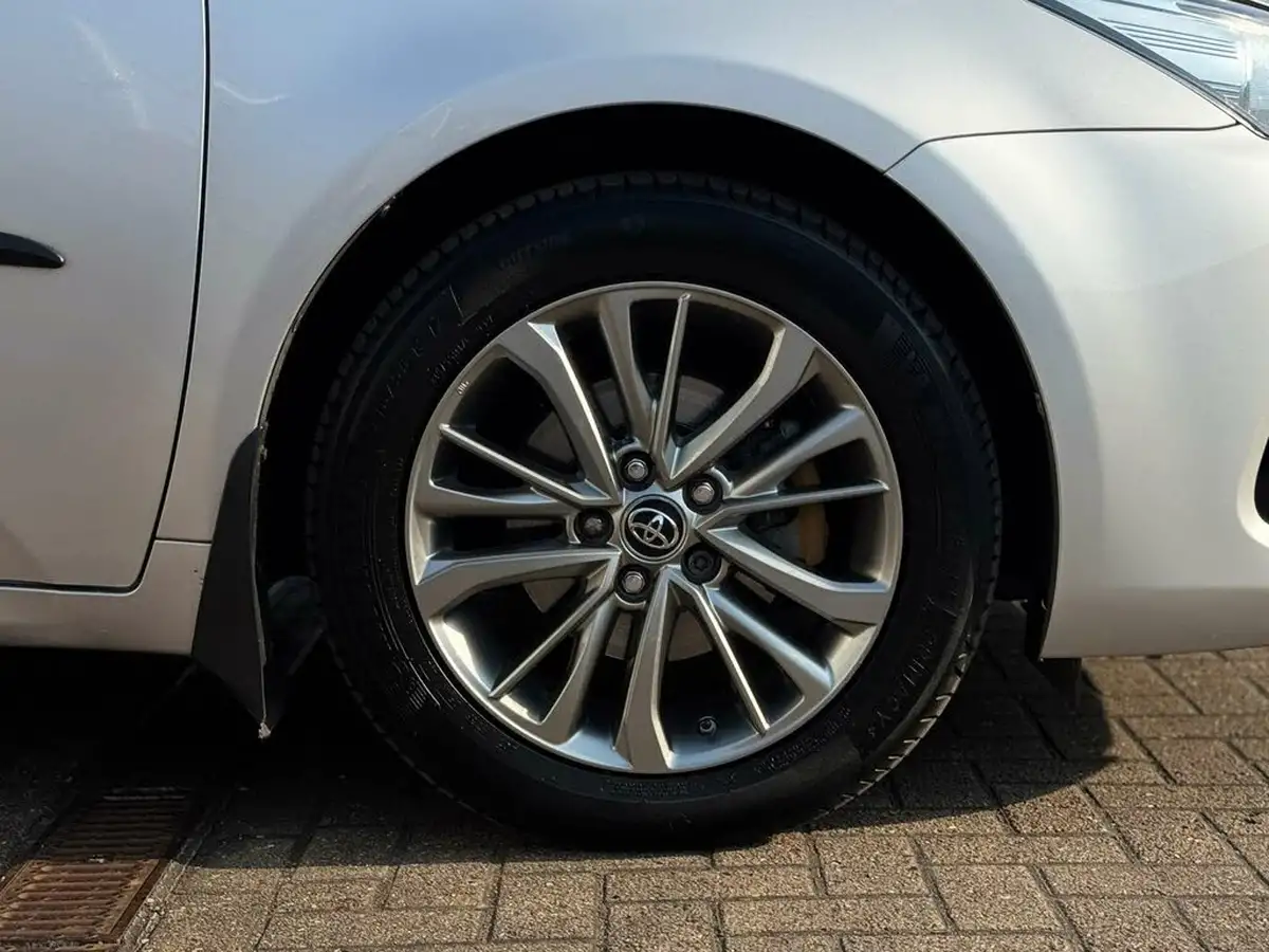 2016-toyota-avensis-18-v-matic-business-edition-touring-sports-5d-cvt-big-7