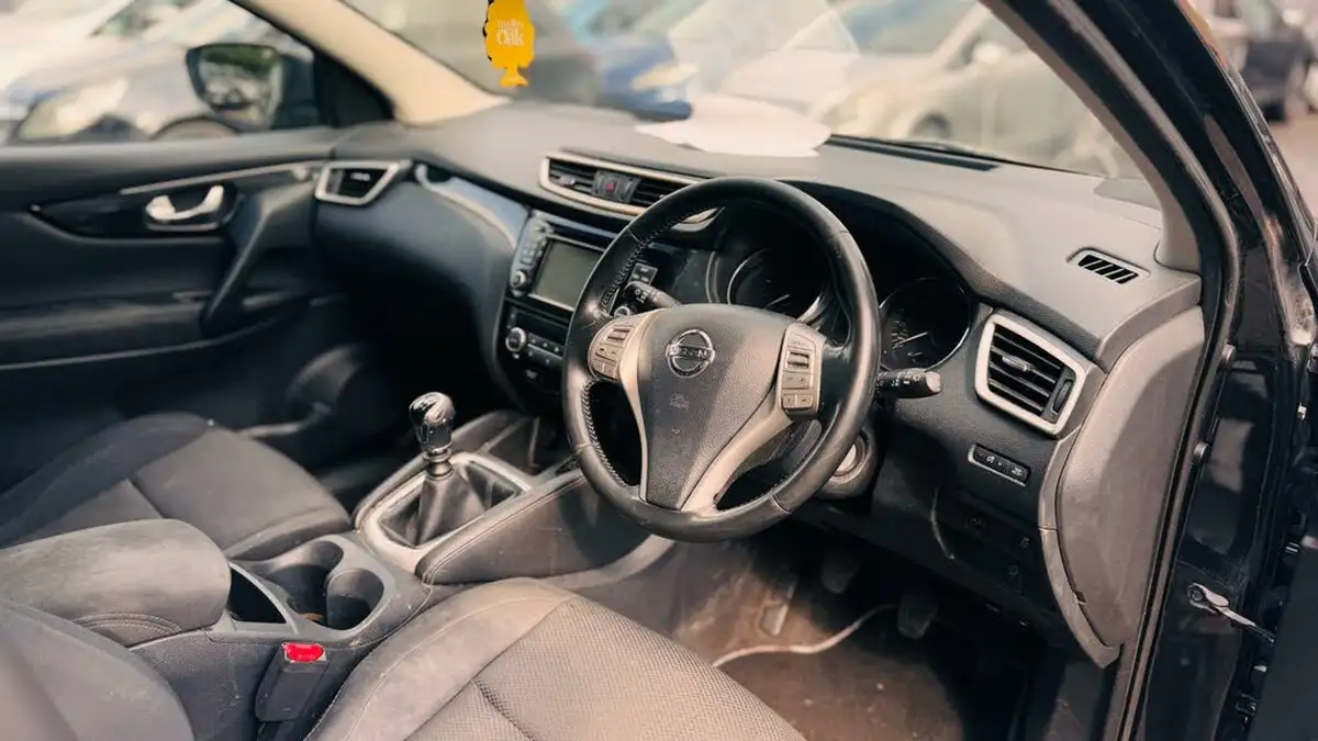 2015-nissan-qashqai-big-12