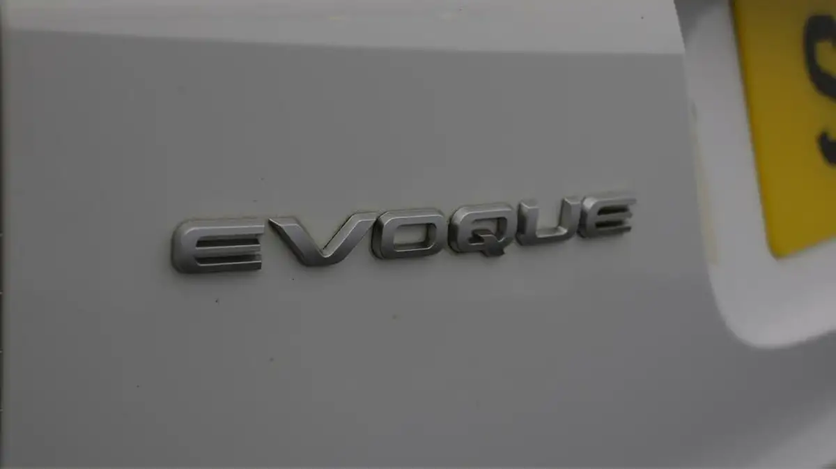 2021-land-rover-range-rover-evoque-20-d165-big-19