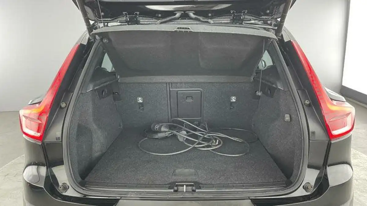 2022-volvo-xc40-15-t4-r-design-big-25