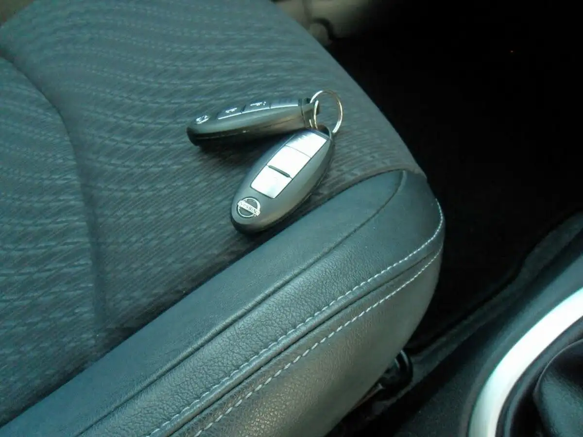 2015-nissan-note-12-tekna-big-68