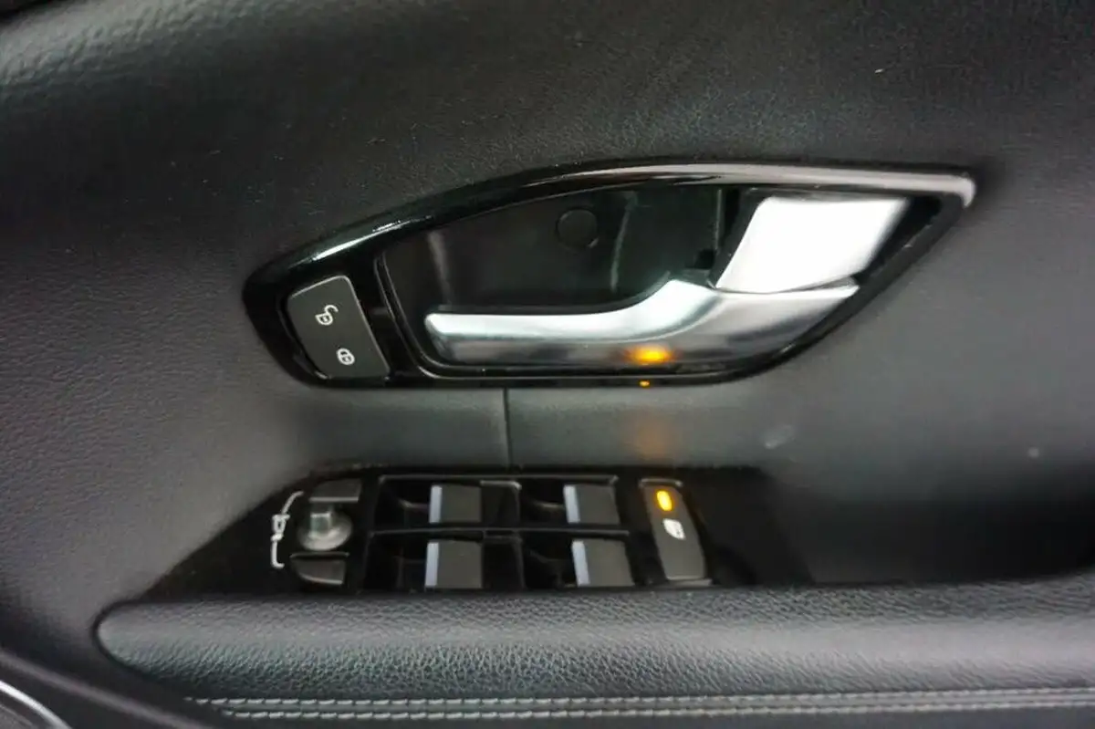 2015-land-rover-range-rover-evoque-20td4-se-tech-ss-hatchback-5d-big-17