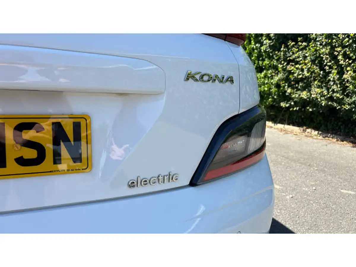 2022-hyundai-kona-e-premium-204ps-64kwh-7kw-obc-big-28