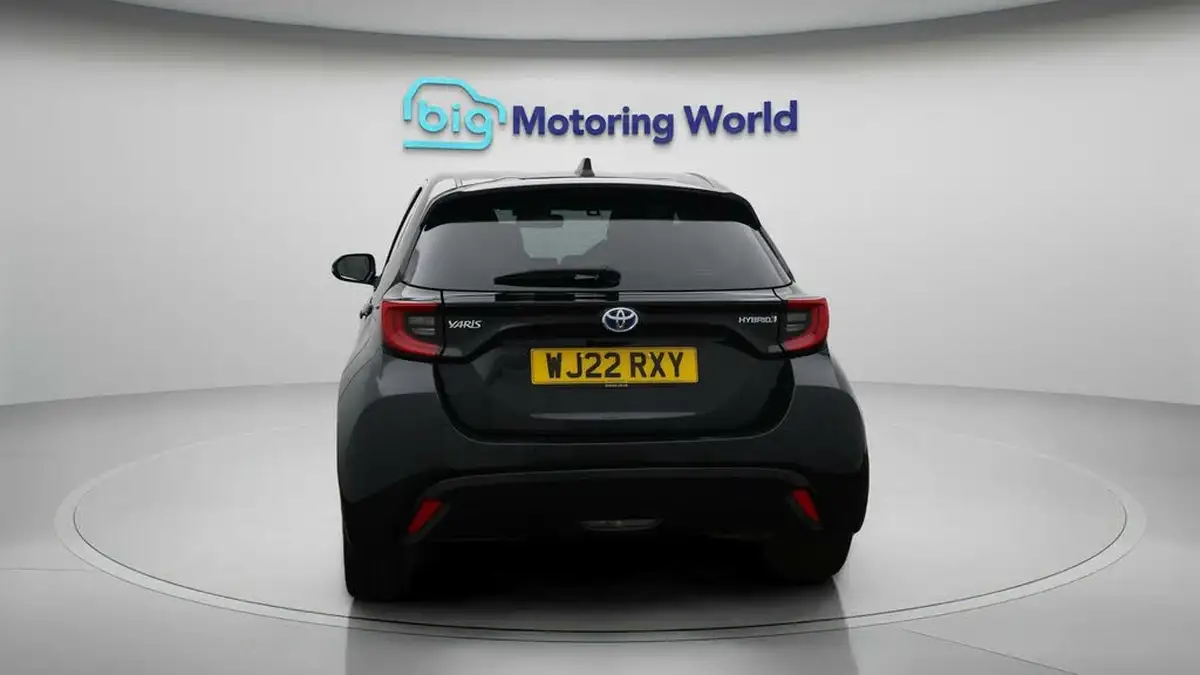 2022-toyota-yaris-15-vvt-i-excel-big-6