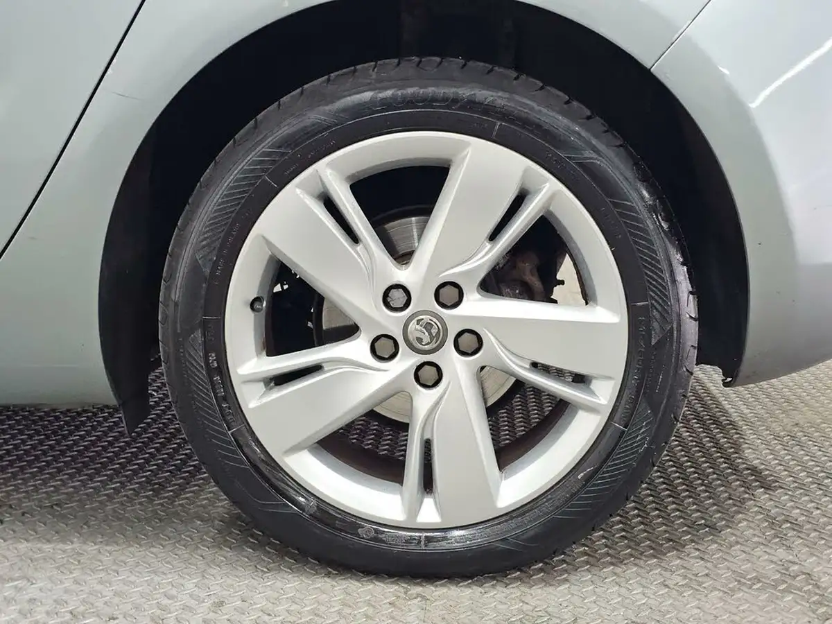 2013-vauxhall-astra-14-sri-turbo-140ps-1364cc-big-8