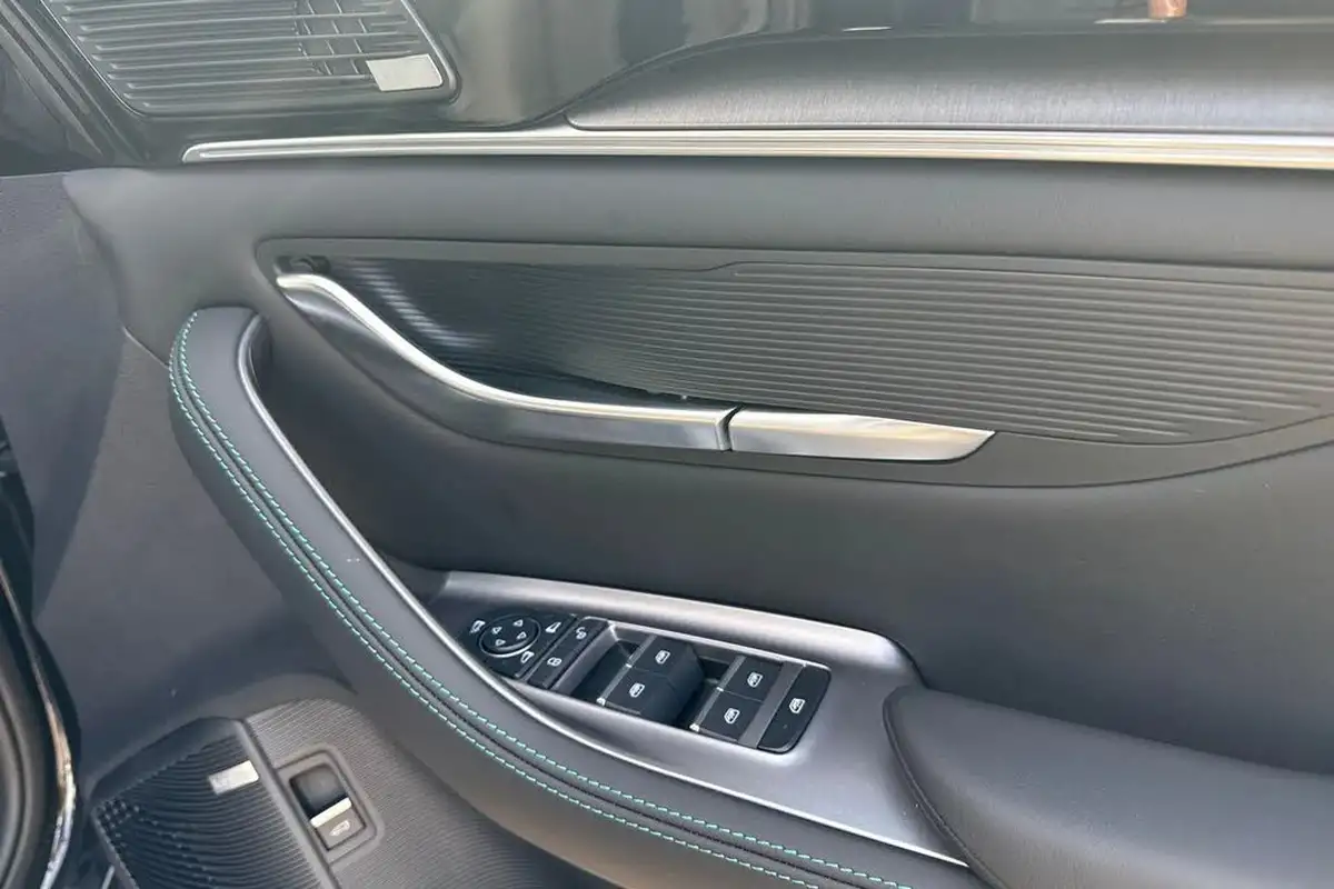 2025-byd-seal-15-boost-big-16