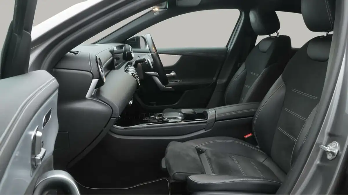 2021-mercedes-benz-a-class-13-a250e-amg-line-premium-plus-edition-saloon-4d-big-14