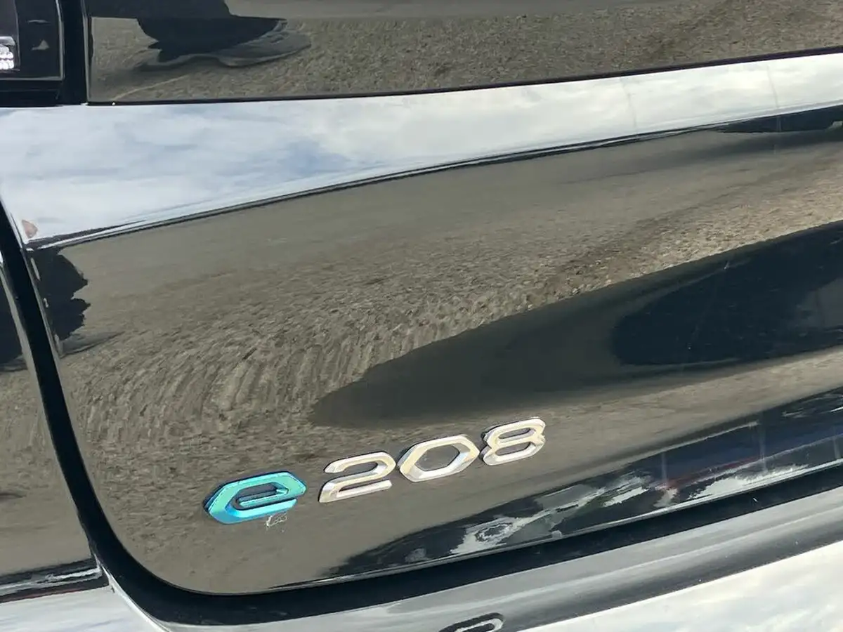 2020-peugeot-208-e-gt-line-big-25