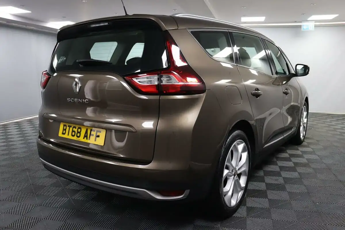 2018-renault-grand-scenic-13-tce-iconic-big-10