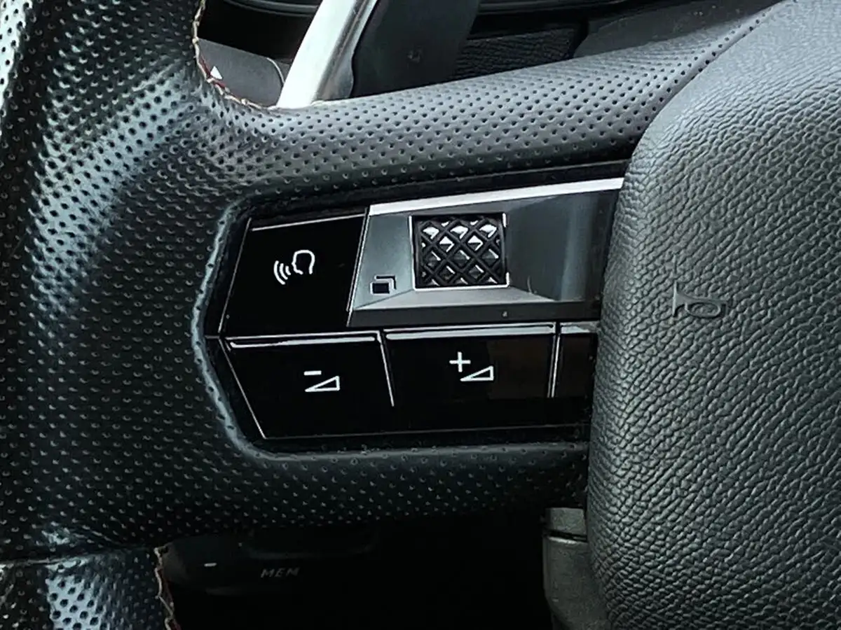 2019-ds-ds-7-crossback-16-puretech-performance-line-180ps-big-15