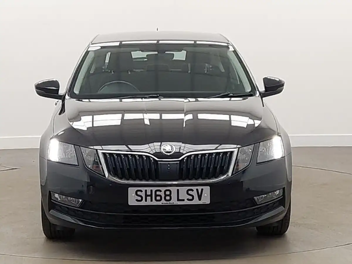 2018-skoda-octavia-16tdi-se-technology-scr-hatchback-big-11