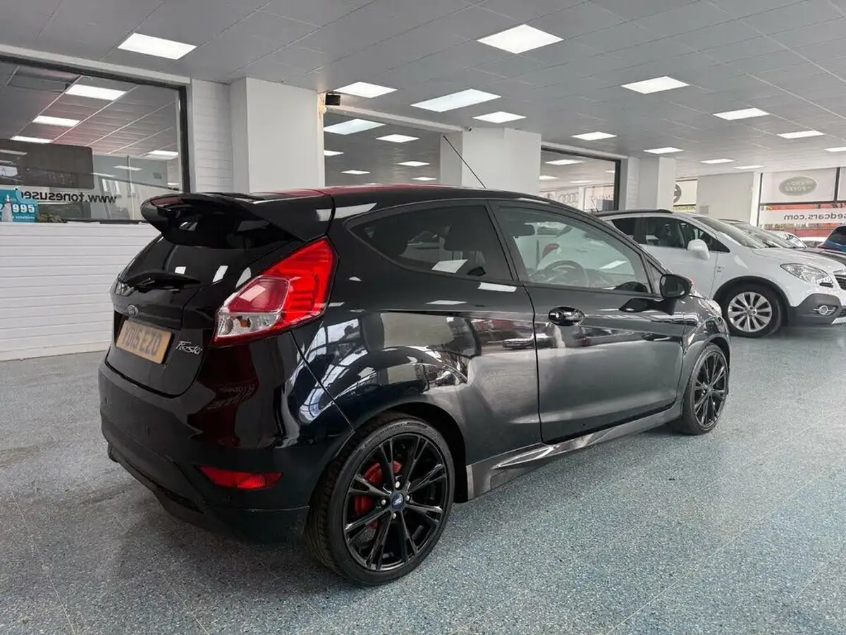 2015-ford-fiesta-10-zetec-s-black-edition-big-1