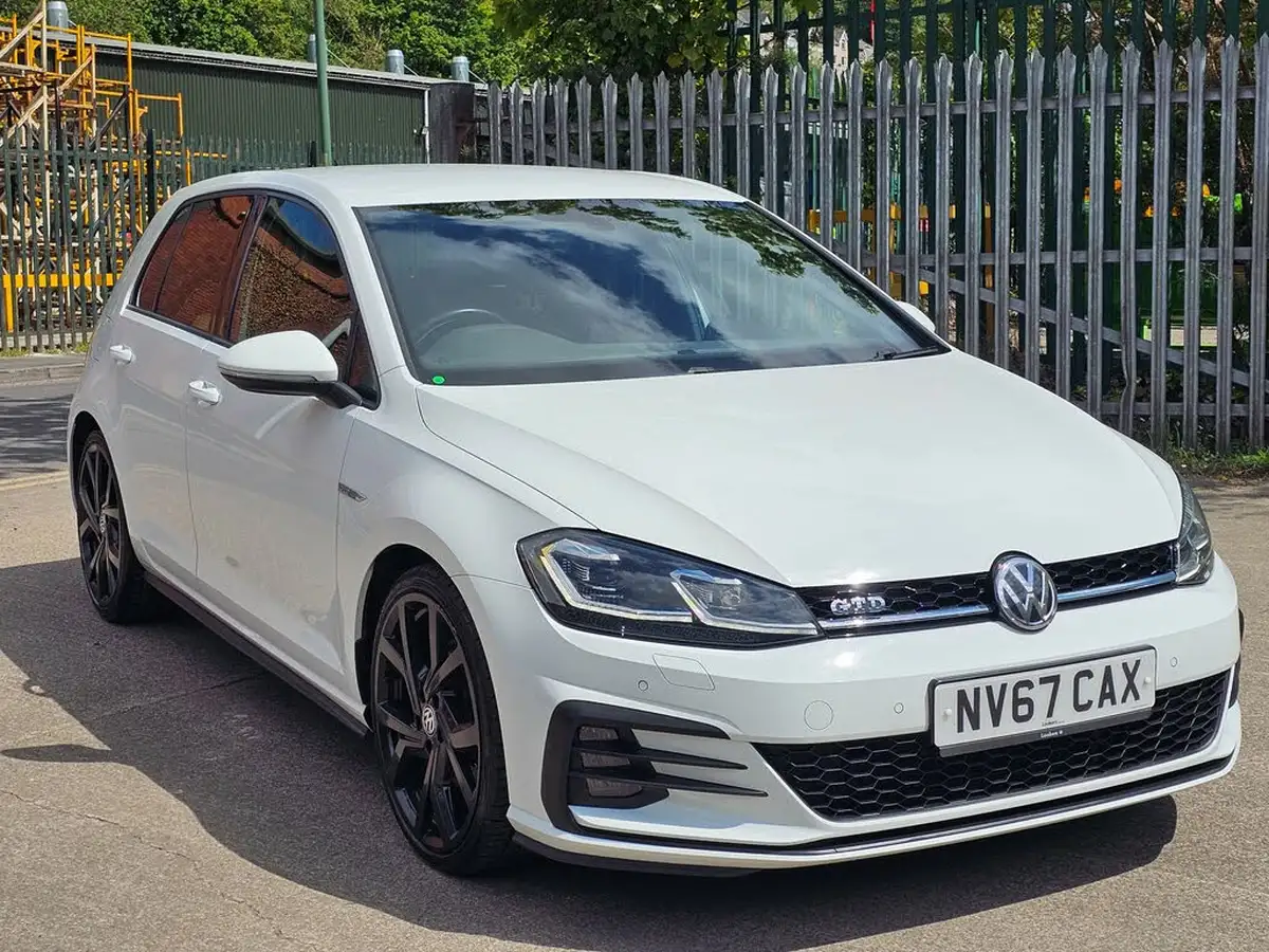 2017-volkswagen-golf-20tdi-gtd-ss-hatchback-5d-big-10