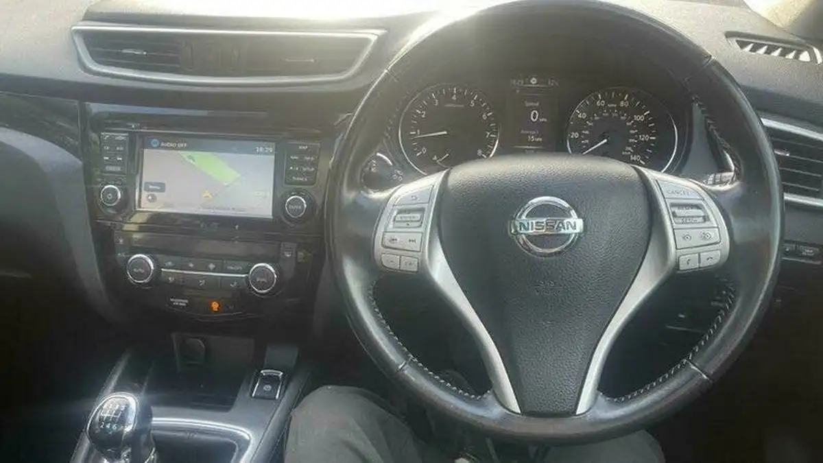2014-nissan-qashqai-12-acenta-premium-big-17