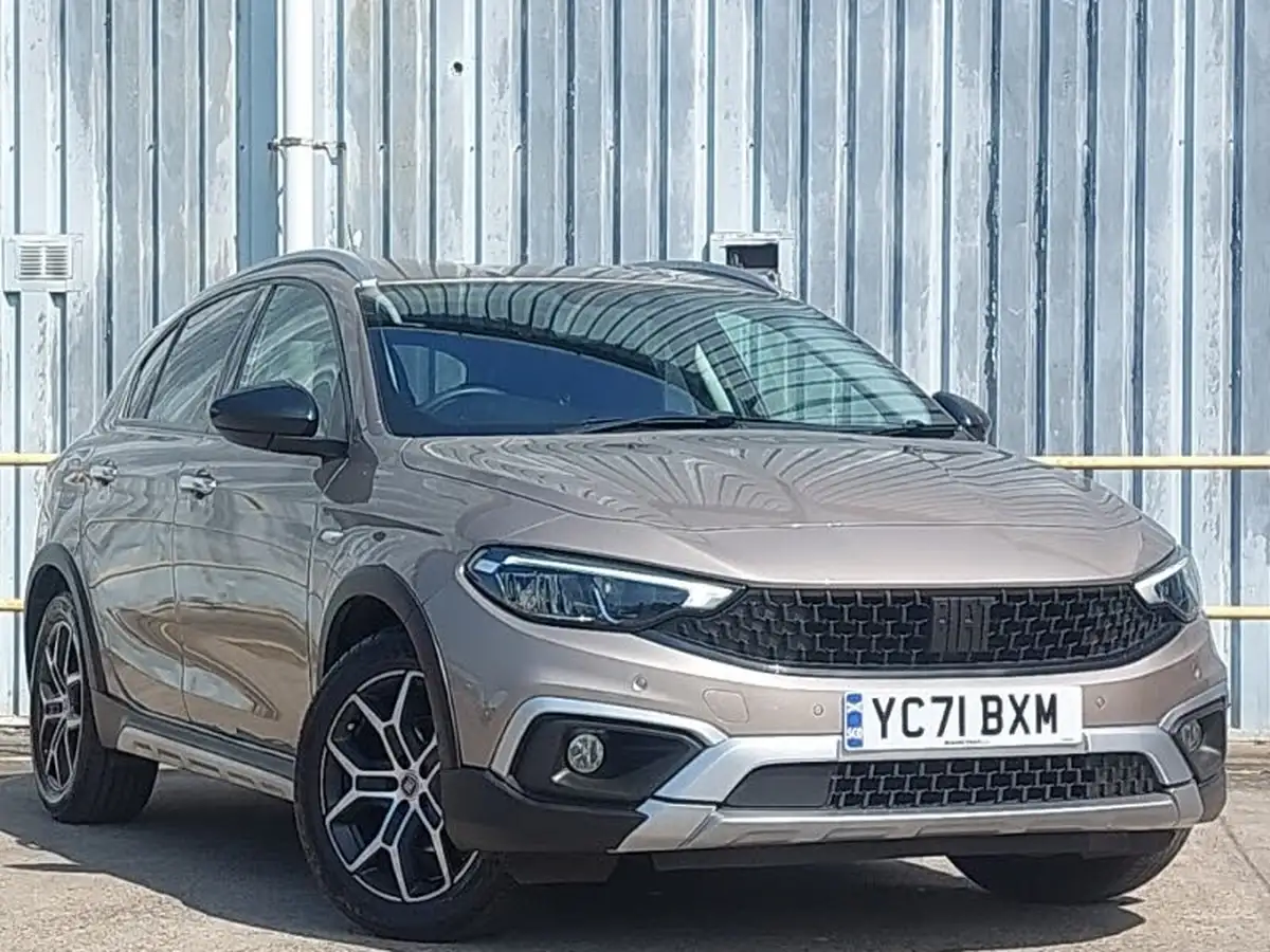 2021-fiat-tipo-10-cross-big-0