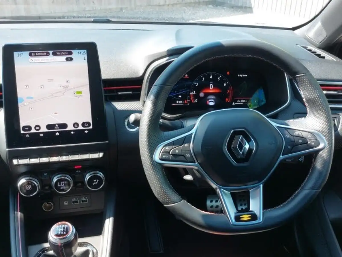2023-renault-clio-10-tce-rs-line-big-6