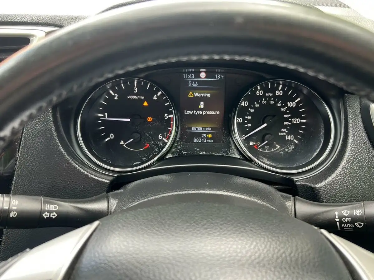 2015-nissan-qashqai-15dci-acenta-smart-vision-pack-big-17