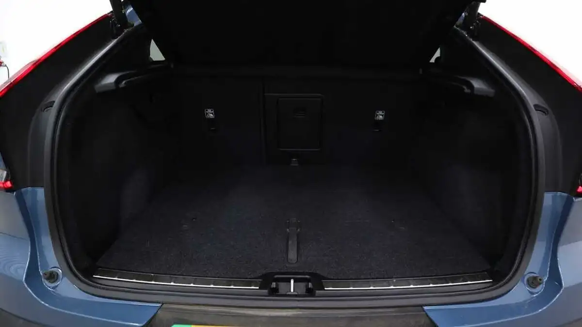 2022-volvo-c40-e-twin-recharge-pro-big-13