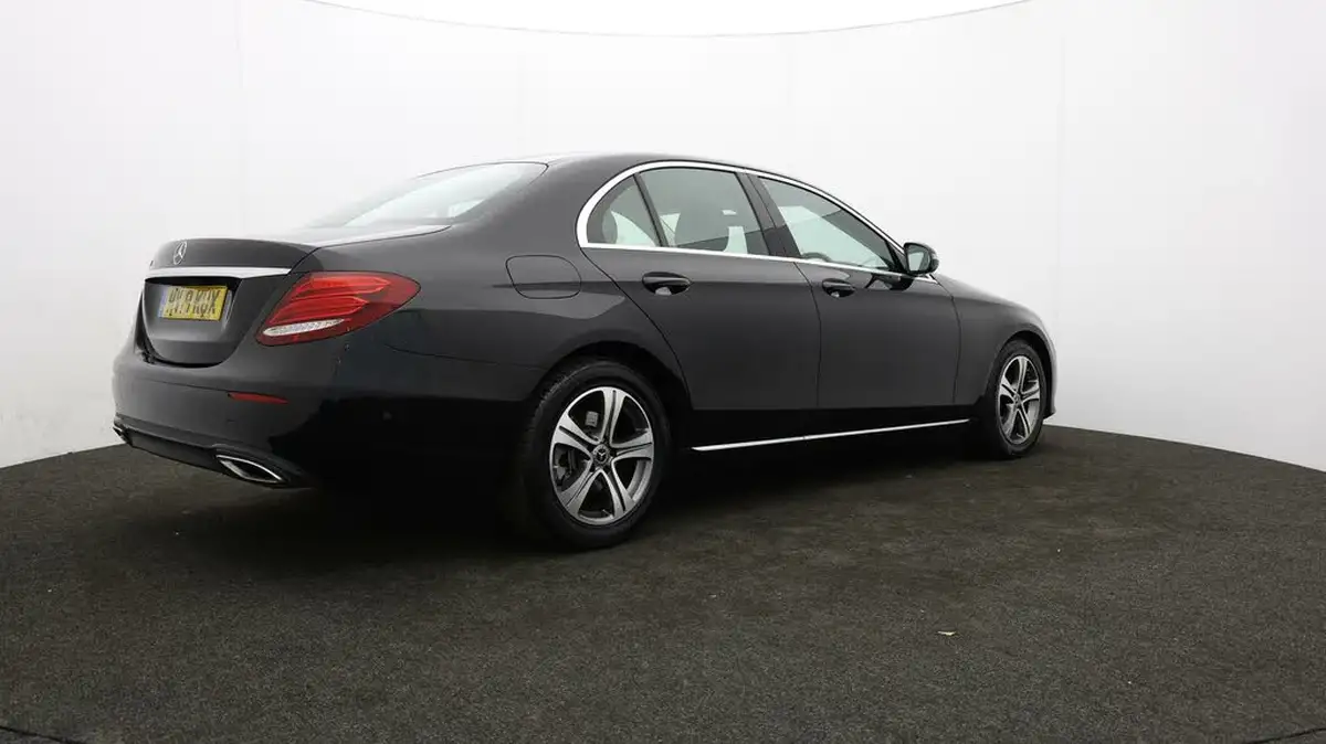 2019-mercedes-benz-e-class-20d-e220d-se-ss-saloon-4d-big-33