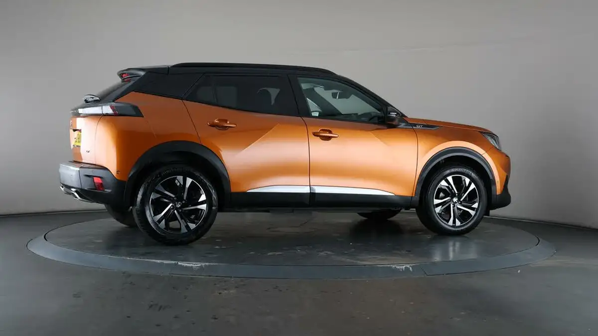 2022-peugeot-2008-suv-12-puretech-gt-big-64