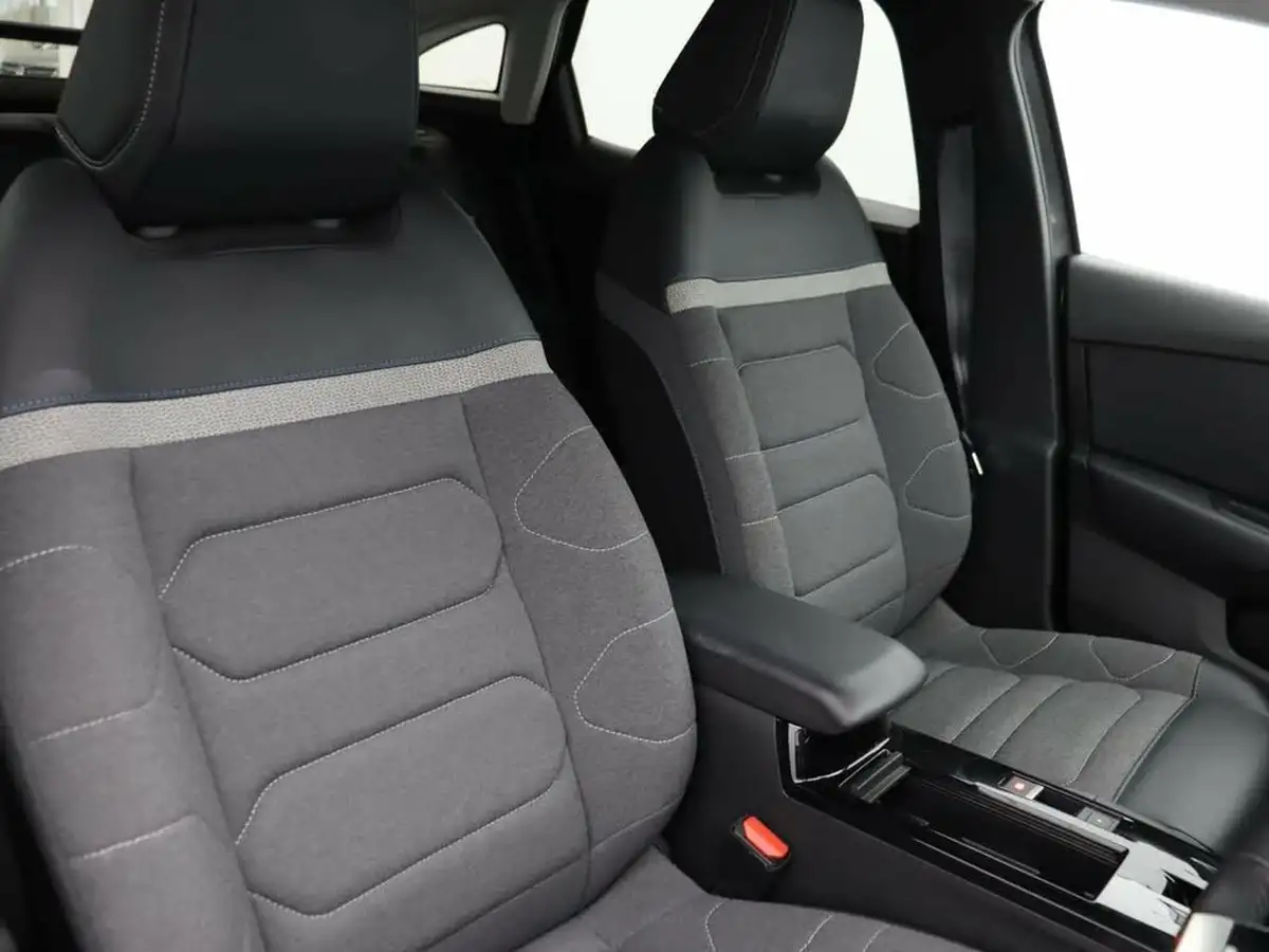 2022-citroen-c4-e-shine-big-8