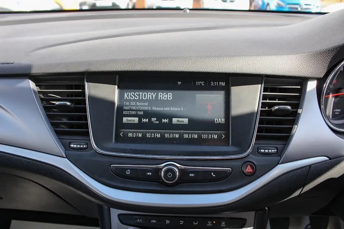 2017-vauxhall-astra-14i-16v-turbo-energy-big-29