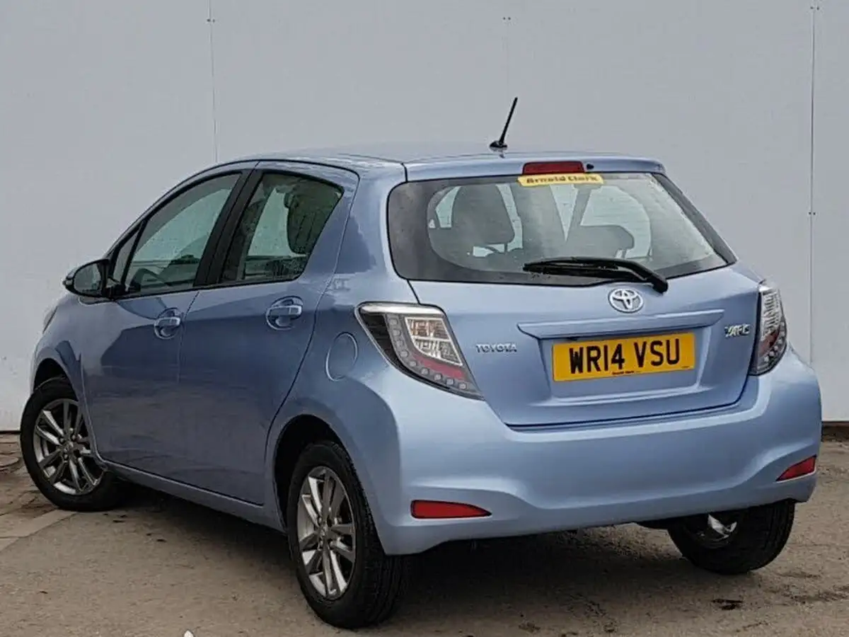 2014-toyota-yaris-133-icon-smart-pack-big-1