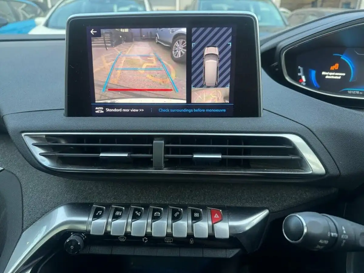 2017-peugeot-5008-suv-12-puretech-allure-eat6-big-35