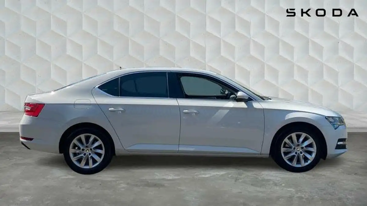 2022-skoda-superb-20tdi-se-technology-hatchback-dsg-big-3