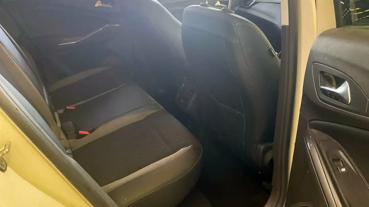 2020-vauxhall-grandland-x-12-sri-nav-big-9