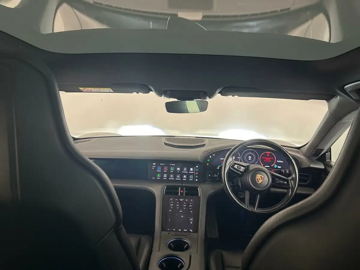 2021-porsche-taycan-e-base-476ps-performance-battery-plus-big-10
