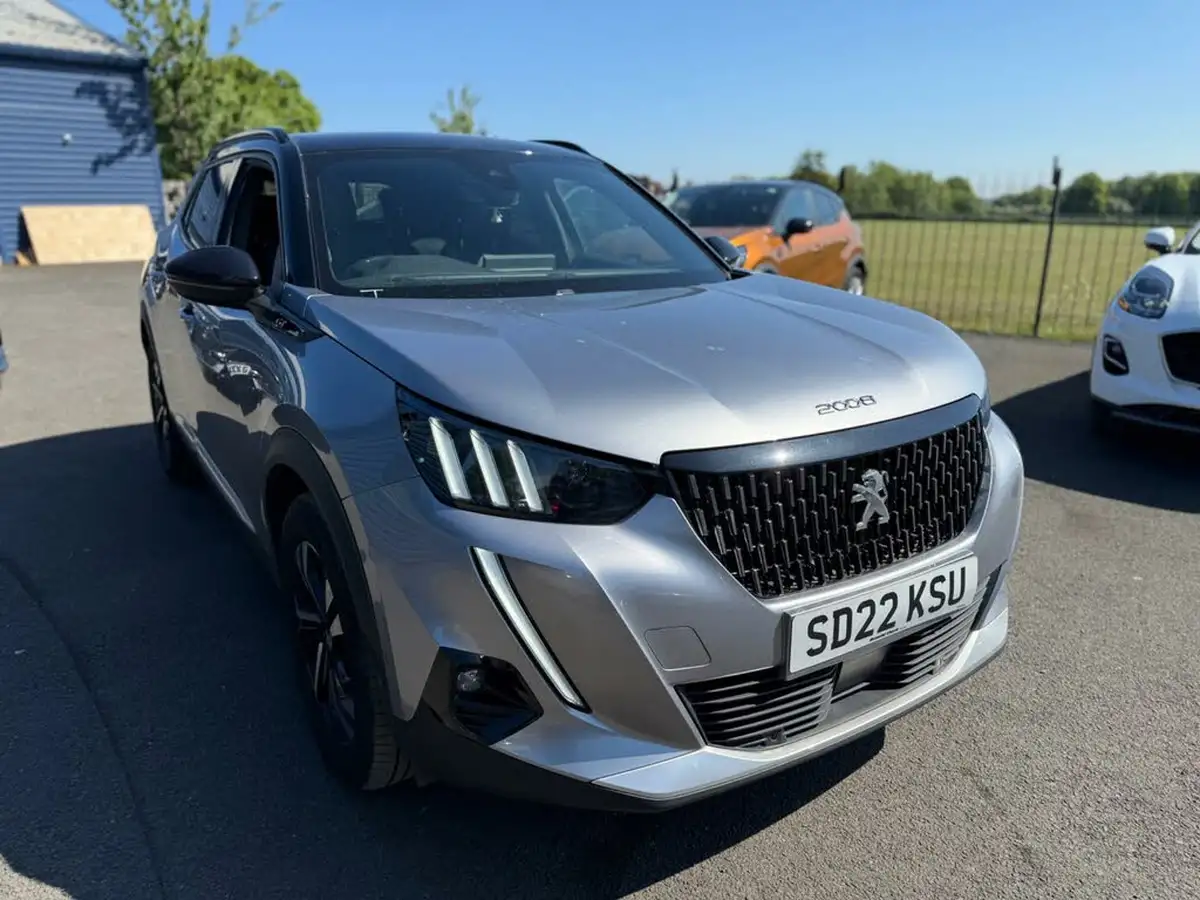 2022-peugeot-2008-suv-12-puretech-gt-big-4