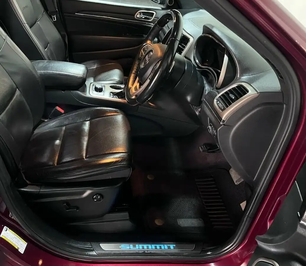 2017-jeep-grand-cherokee-30crd-summit-big-26