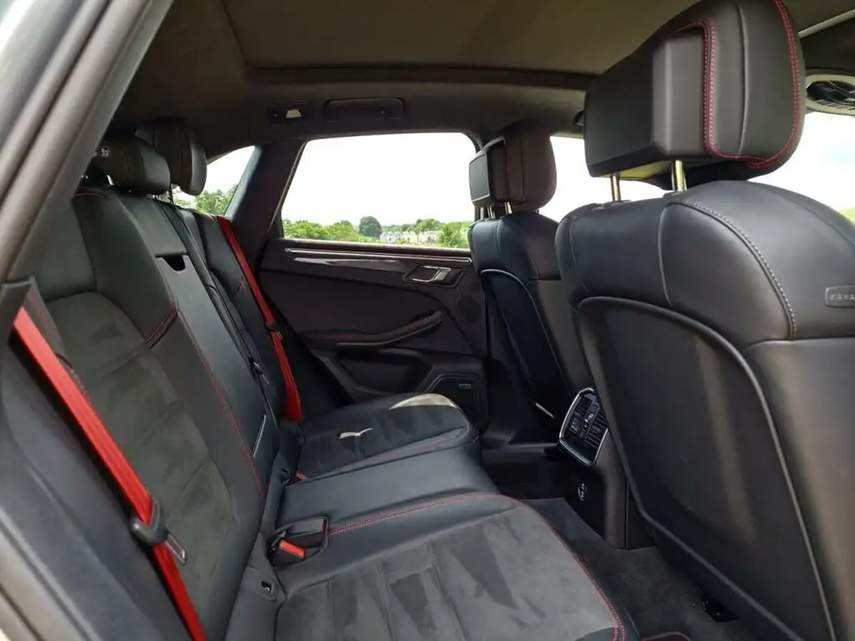 2024-porsche-macan-29-v6-gts-big-9
