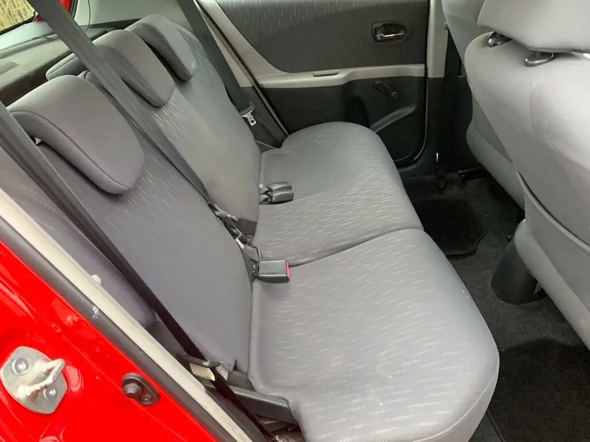 2009-toyota-yaris-133-tr-5d-big-11