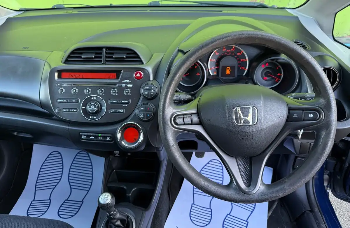 2013-honda-jazz-14-es-big-17